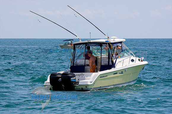 #1 Inconsiderate Boater of the Day to drop anchor in a restricted area and blocks line of sight to the oncoming race boats !!! 2